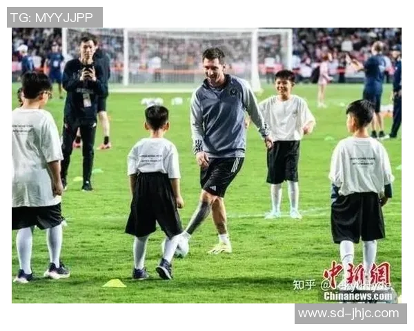 英国足球明星闪耀香港球迷热情迎接传奇球员到访盛况空前 英国足球明星闪耀香港球迷热情迎接传奇球员到访盛况空前