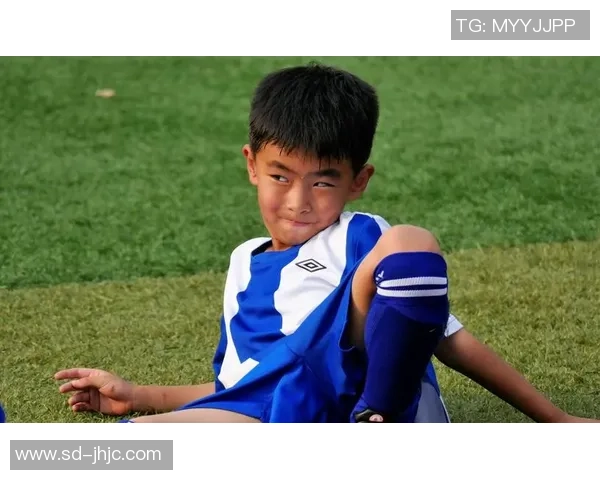 足球明星的儿子颜值爆表引发热议成为新一代小帅哥的代表 足球明星的儿子颜值爆表引发热议成为新一代小帅哥的代表