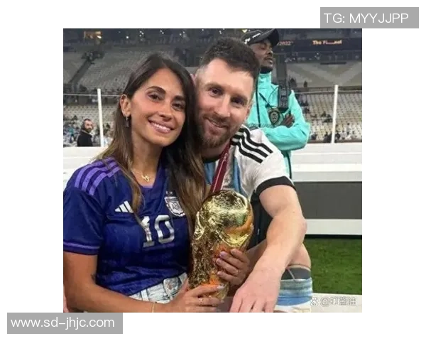 足球明星福清的女友身份揭秘引发热议粉丝们纷纷猜测她是谁